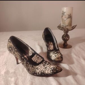 Elegant Black and Cream Lace Heels